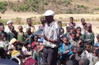 Health worker leads a trachoma control meeting