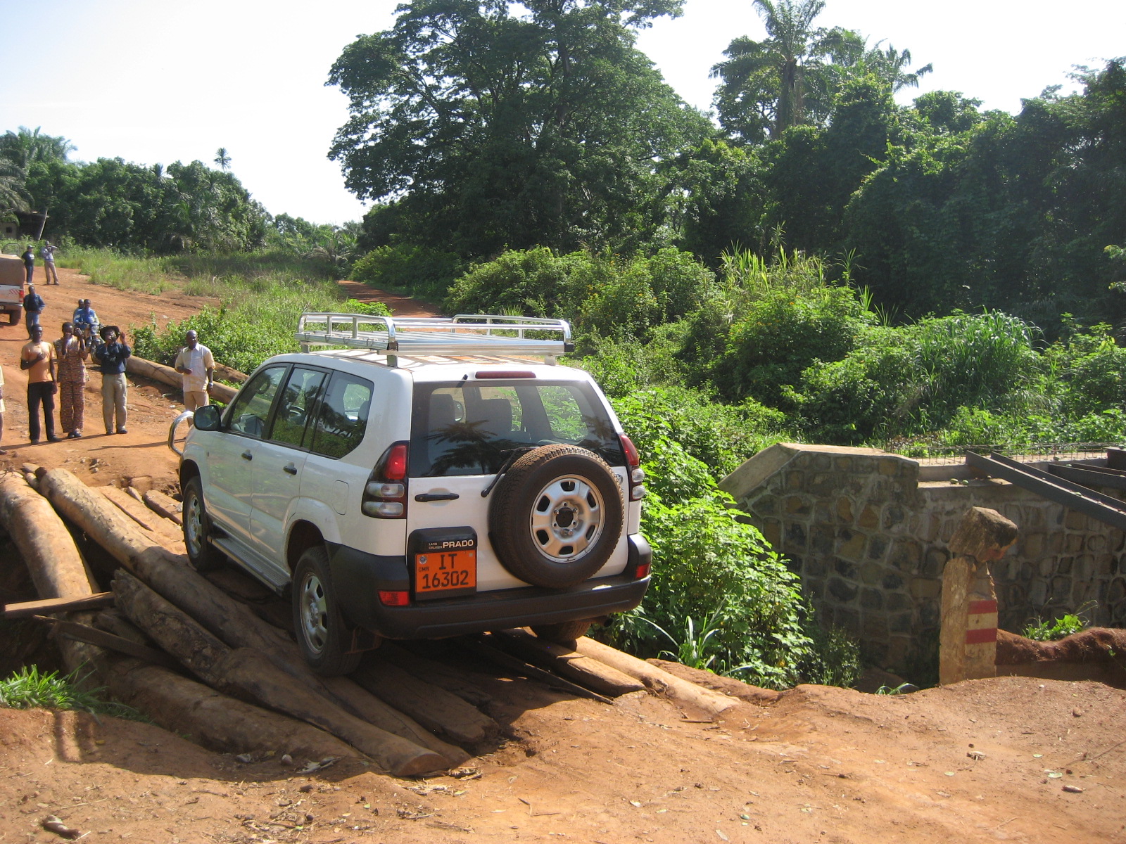 Carter Center vehicle crosses makeshift bridge