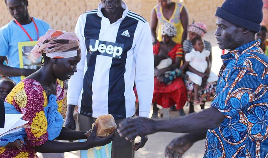 Communities members in Chad are rewarded for reporting Guinea worms to the program.